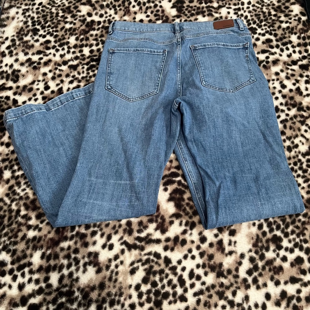 Express waist 32” women’s bell flare high rise jeans - Picture 8 of 12